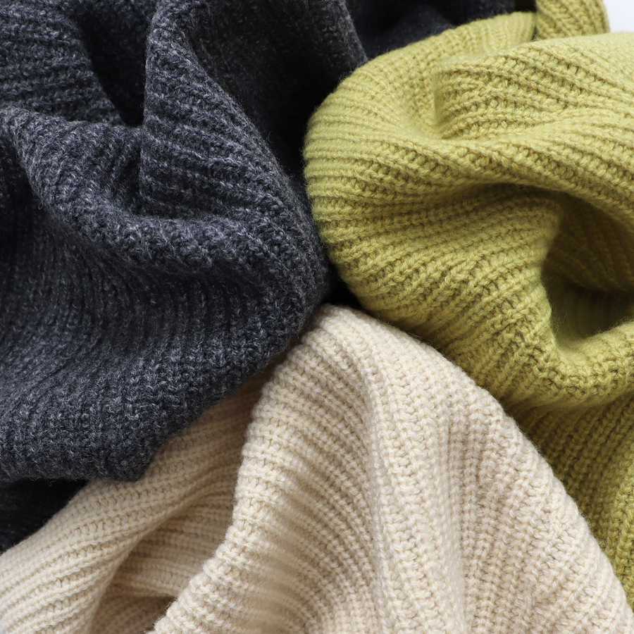 unfil (アンフィル) superfine lambs wool ribbed-knit V neck sweater