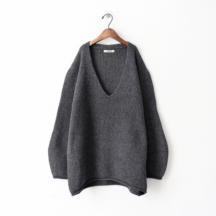 unfil (アンフィル) superfine lambs wool ribbed-knit V neck sweater