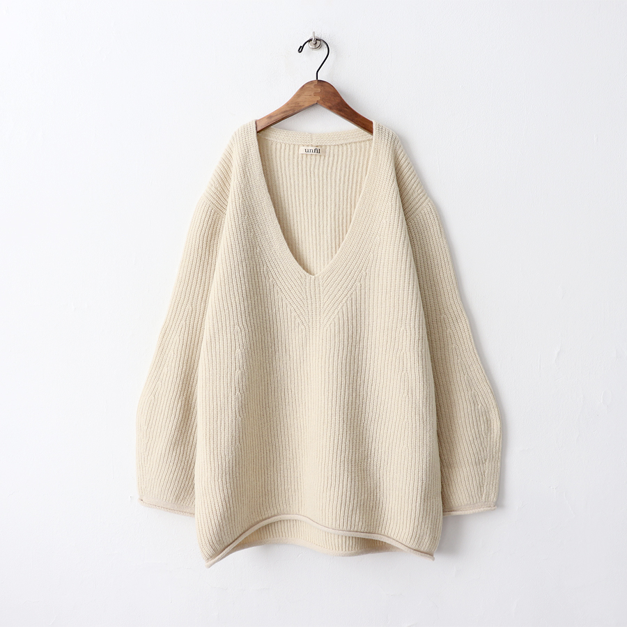 unfil (アンフィル) superfine lambs wool ribbed-knit V neck sweater