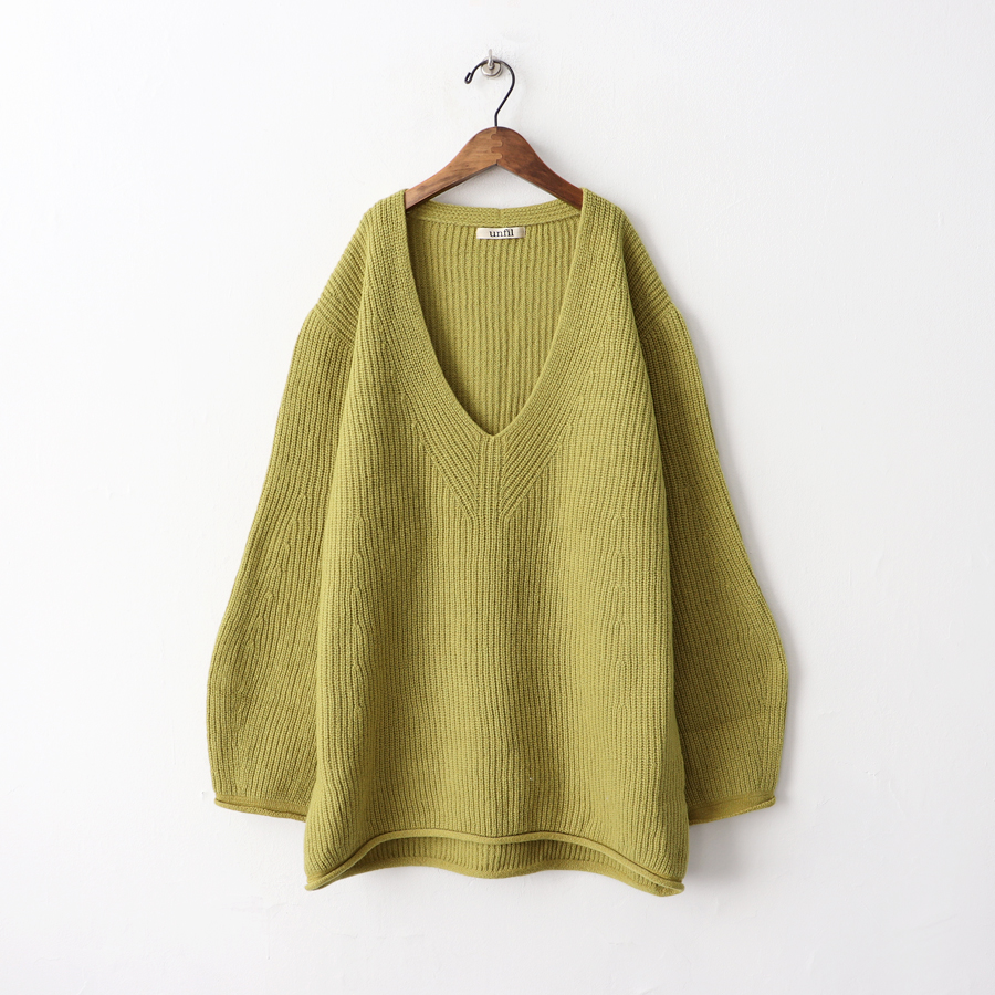 unfil (アンフィル) superfine lambs wool ribbed-knit V neck sweater