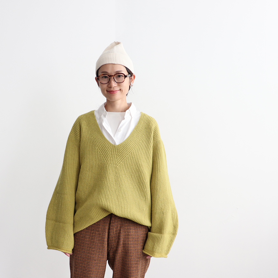 unfil (アンフィル) superfine lambs wool ribbed-knit V neck sweater