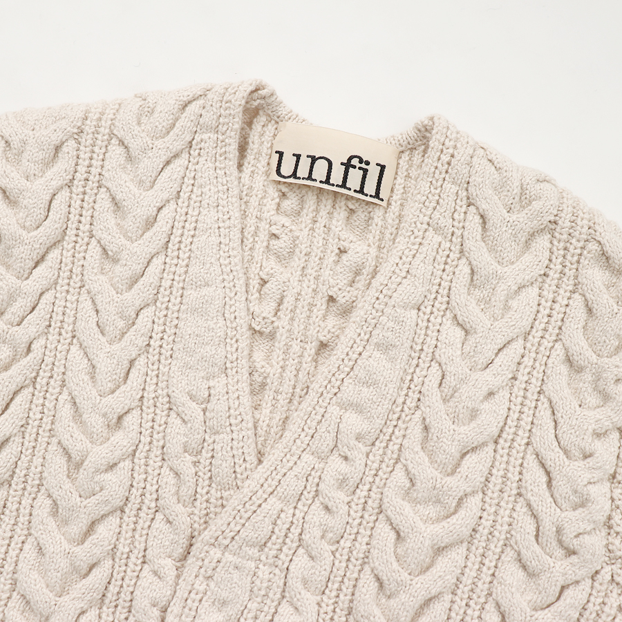 unfil (アンフィル) cotton & lambs wool cable-knit cropped cardigan