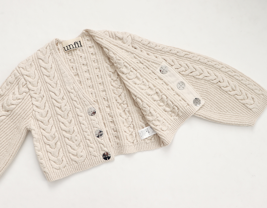 unfil (アンフィル) cotton & lambs wool cable-knit cropped cardigan