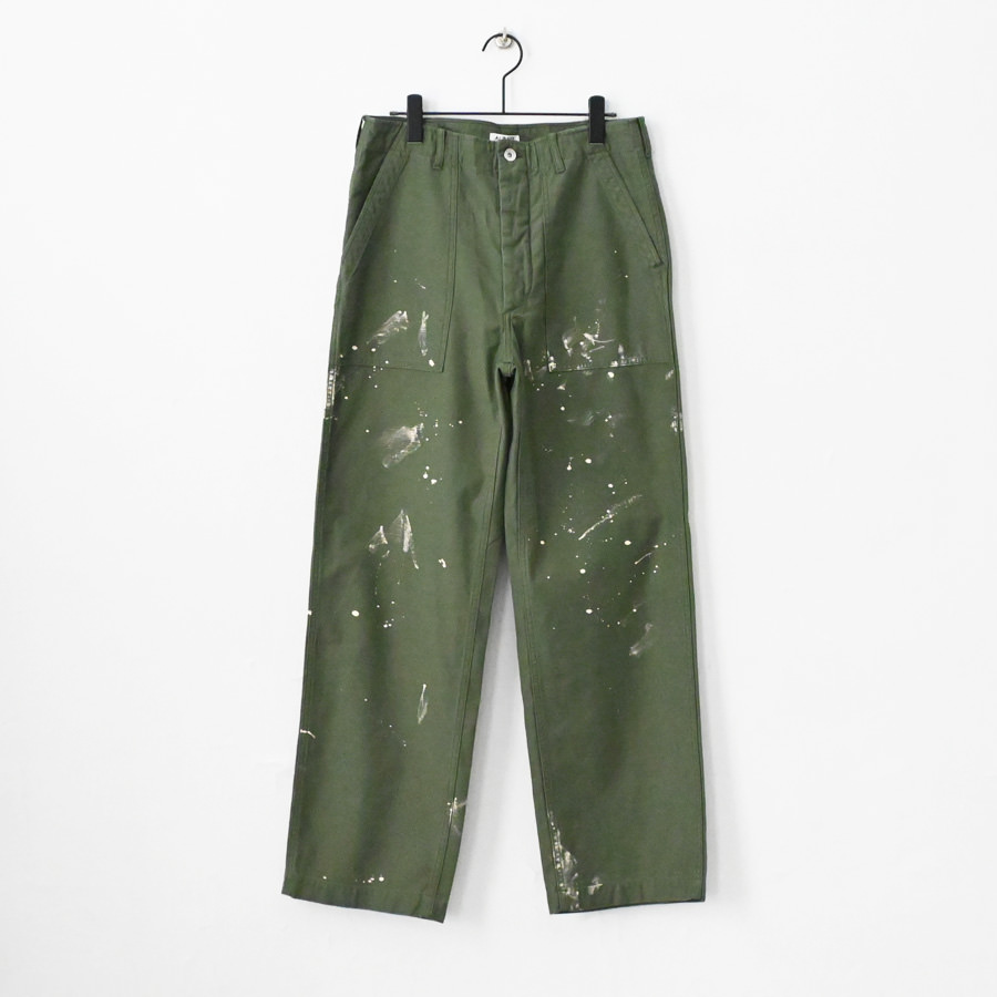 AURALEE オリーブグリーン パンツ AURALEE (オーラリー) WASHED BAGGY SATIN BLEACHED BAKER PANTS