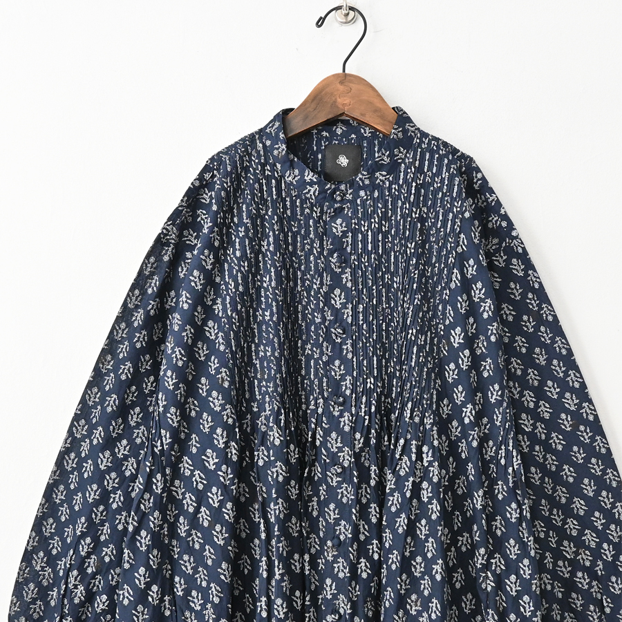 maison de soil (メゾンドソイル) フラワーモチーフ・ピンタックシャツ