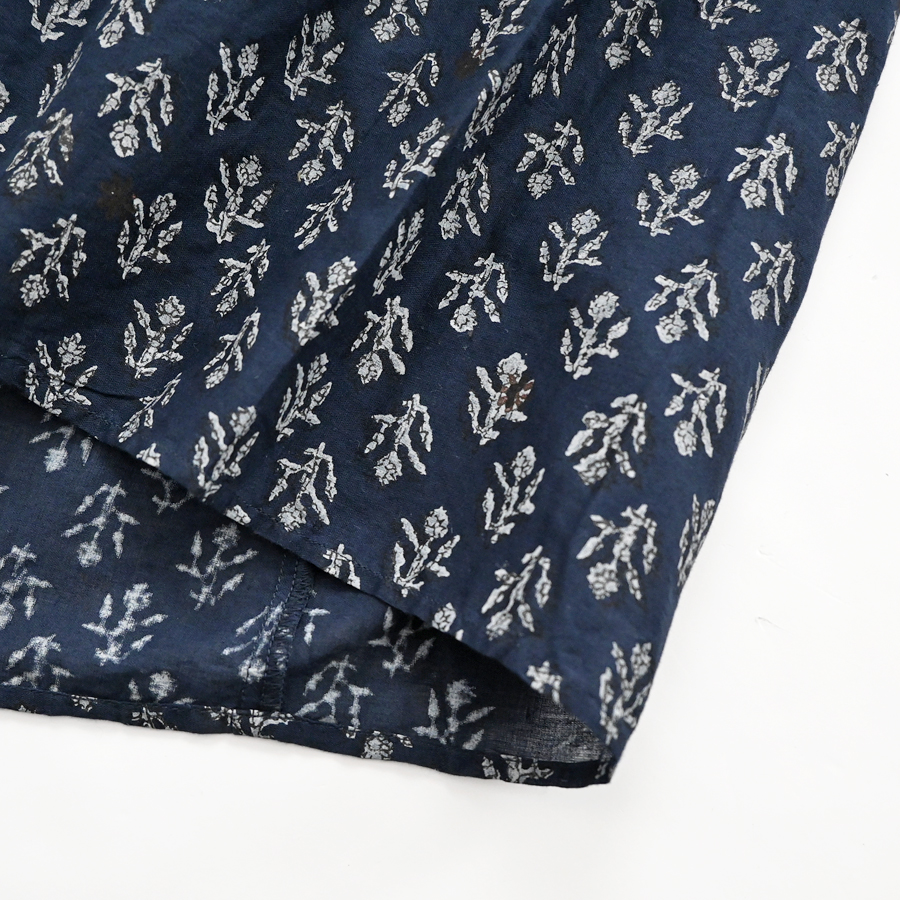 maison de soil (メゾンドソイル) フラワーモチーフ・ピンタックシャツ