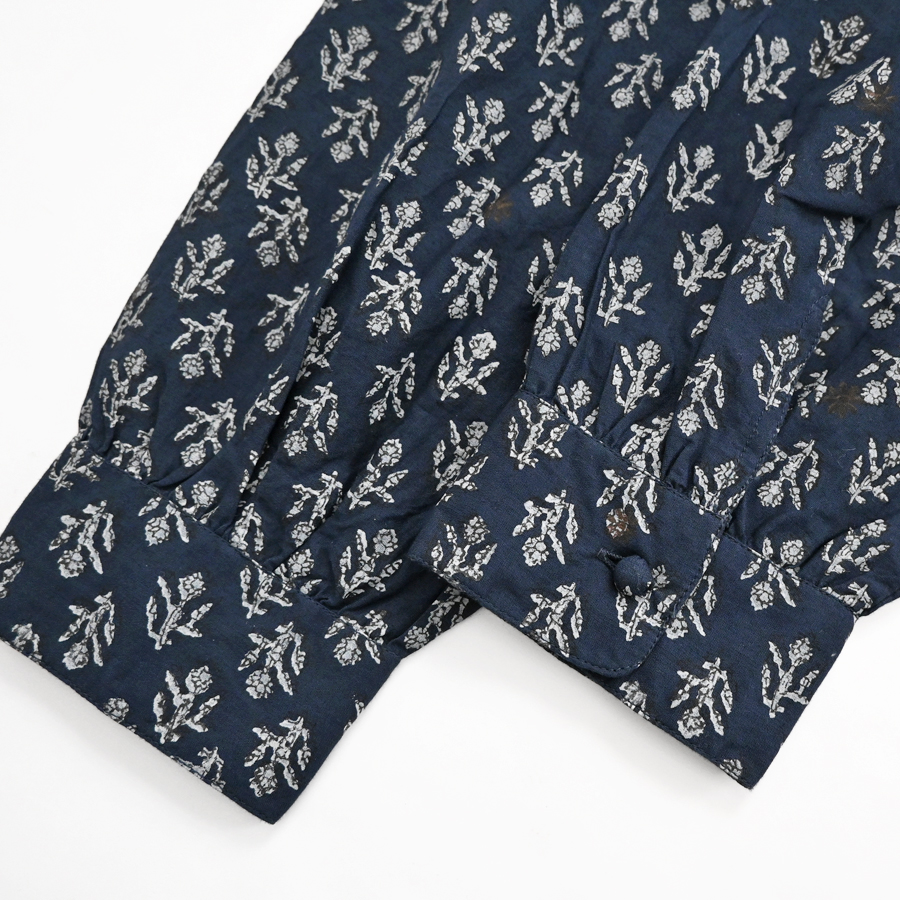 maison de soil (メゾンドソイル) フラワーモチーフ・ピンタックシャツ