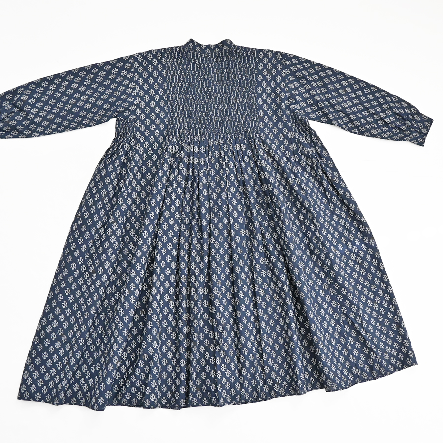 maison de soil (メゾンドソイル) フラワーモチーフ・ピンタックシャツ