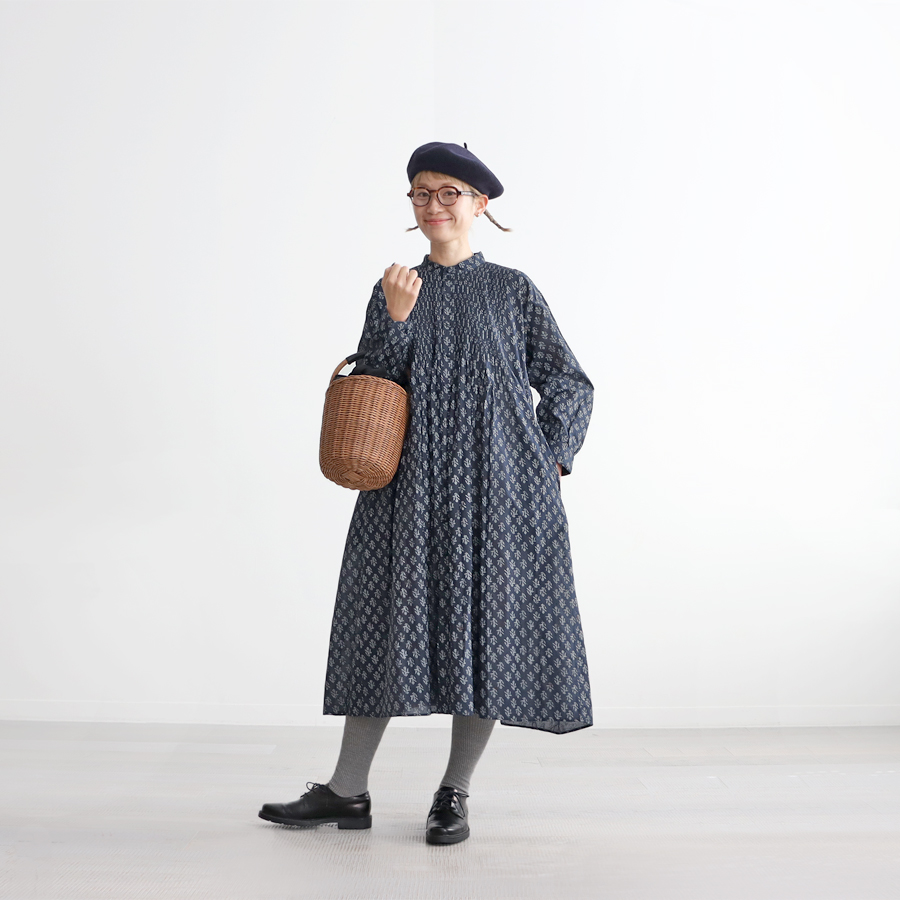 maison de soil (メゾンドソイル) フラワーモチーフ・ピンタックシャツ