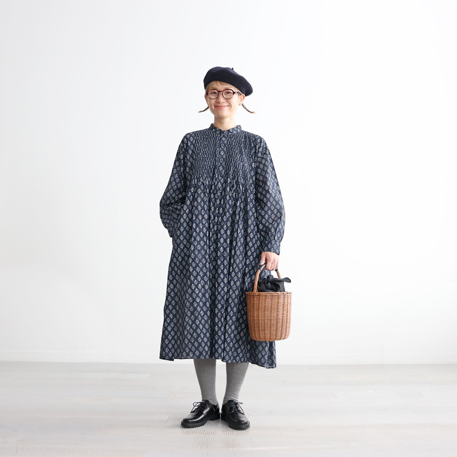 maison de soil (メゾンドソイル) フラワーモチーフ・ピンタックシャツ