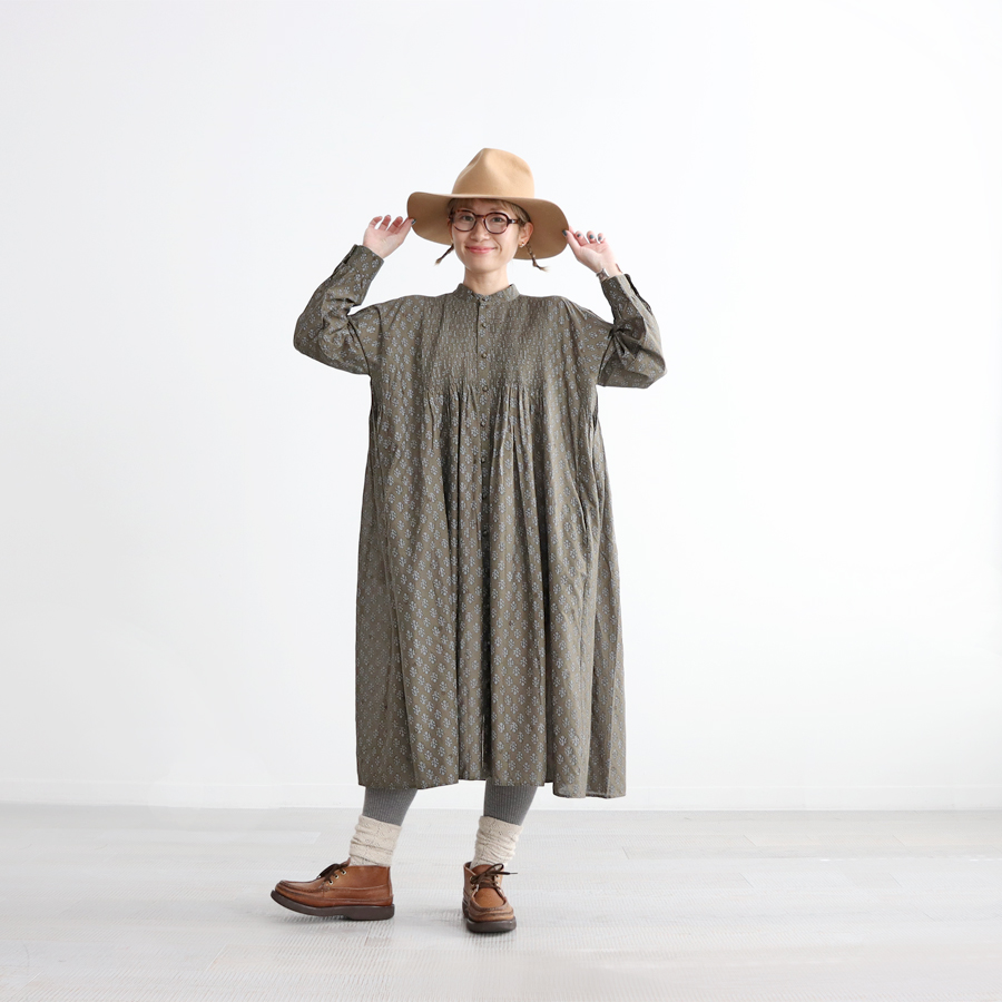 maison de soil (メゾンドソイル) フラワーモチーフ・ピンタックシャツ