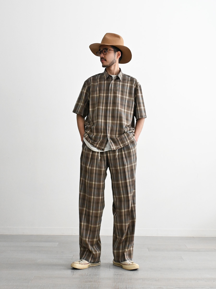 AURALEE (オーラリー) SUPER FINE TROPICAL WOOL CHECK TWO-TUCK SLACKS