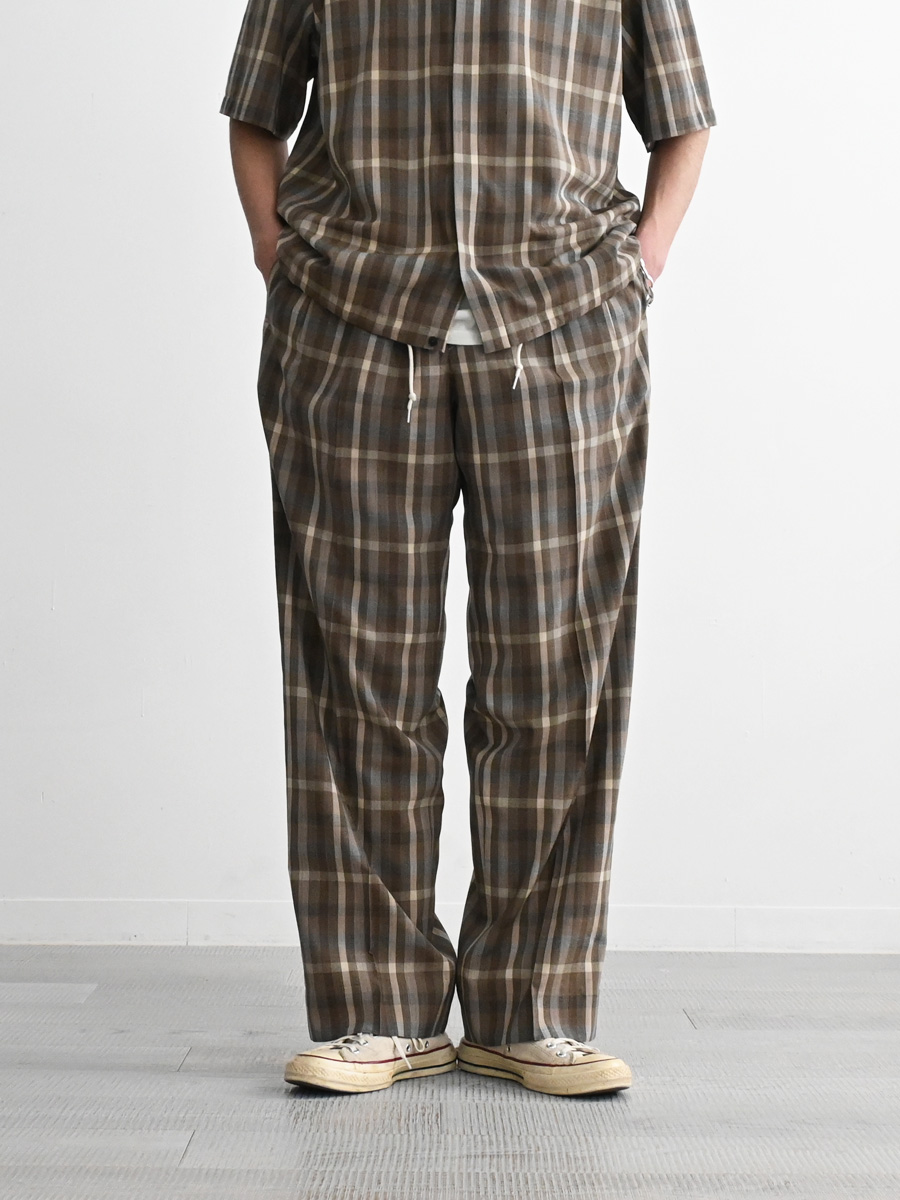 AURALEE (オーラリー) SUPER FINE TROPICAL WOOL CHECK TWO-TUCK SLACKS