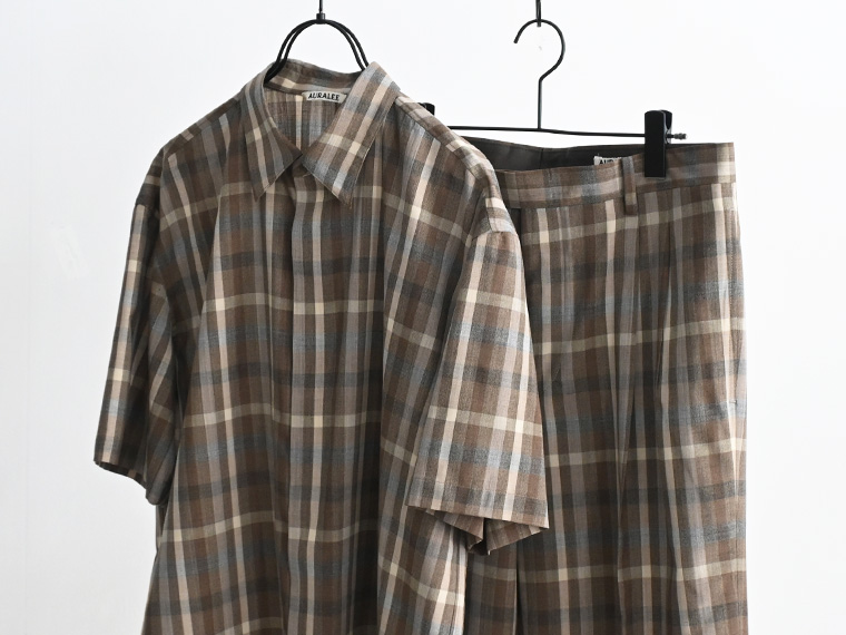 AURALEE (オーラリー) SUPER FINE TROPICAL WOOL CHECK TWO-TUCK SLACKS