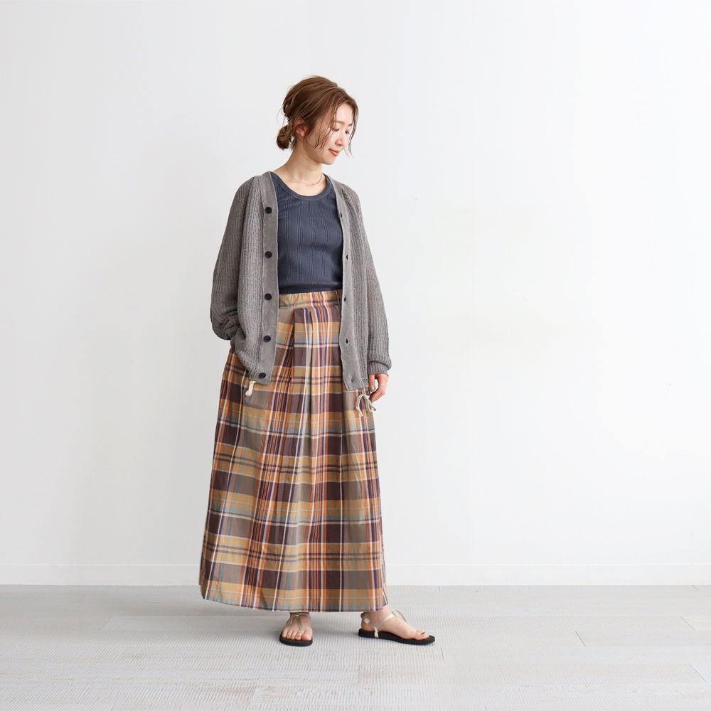 unfil (アンフィル) chambray weather-cloth tucked skirt