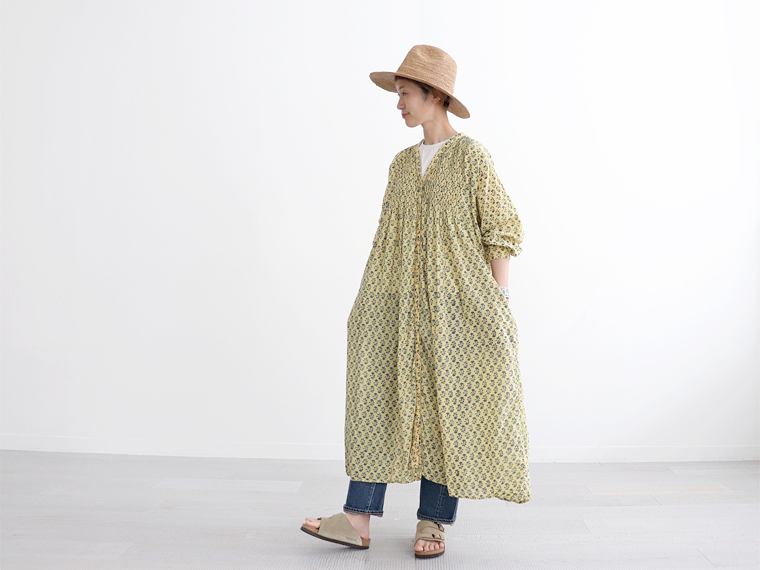 Maison De Soil メゾンドソイル Vネック 花柄ギャザーワンピース