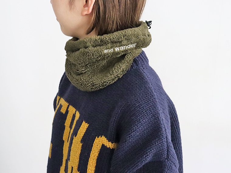 and wander(アンドワンダー) high loft fleece neck warmer | STRATO BLOG